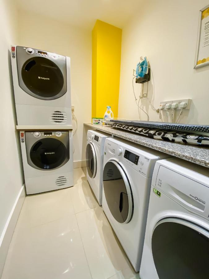 Titiwangsa One Accomodation At Paddington Londres Extérieur photo